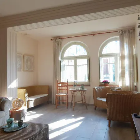Les Violetes Holiday home *