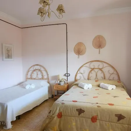 Holiday home Les Violetes